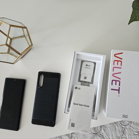 (SOLD) LG Velvet - Picture 4 of 5